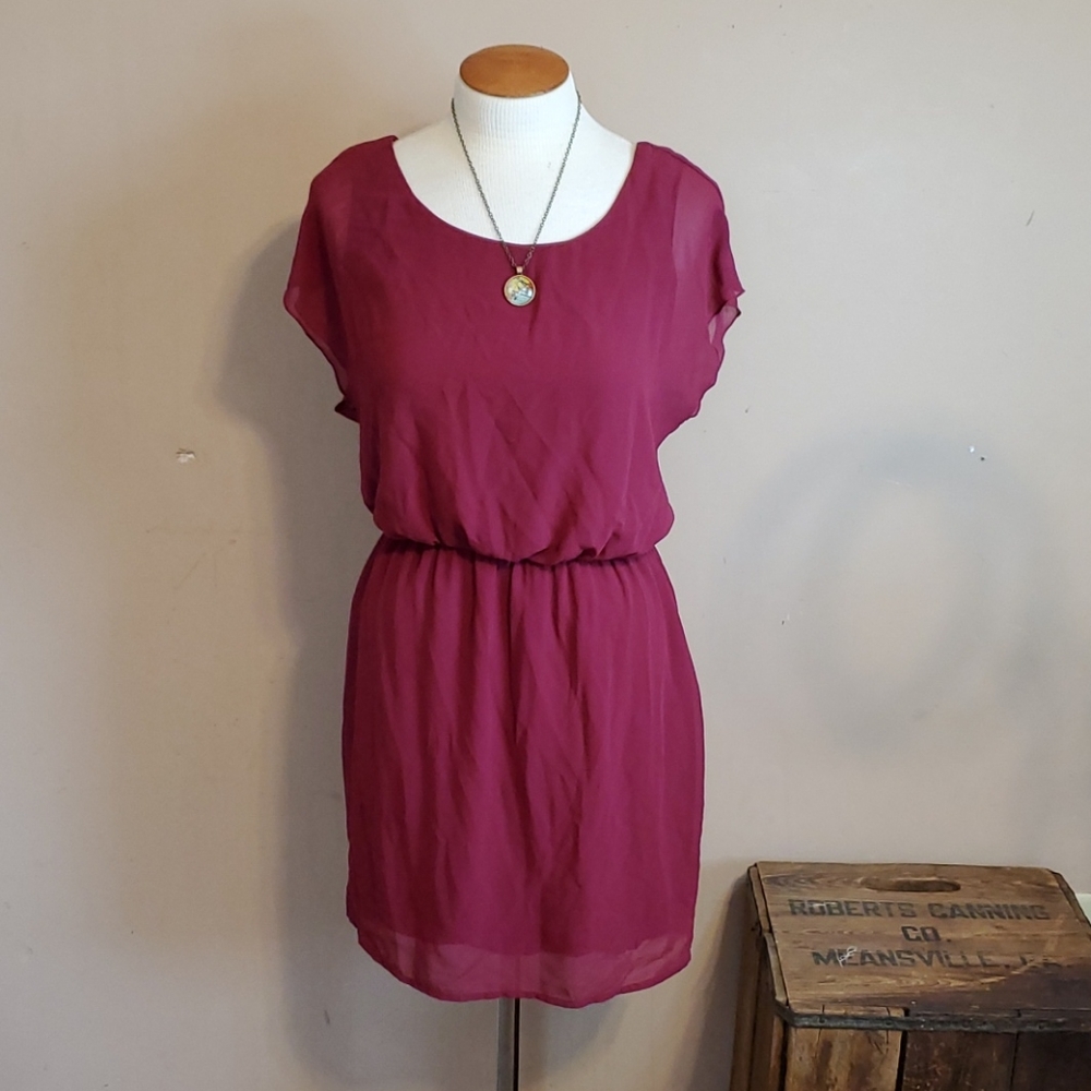 City Triangles maroon short sleeve dress size med